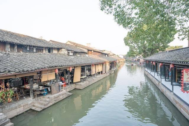 185号事件：梅根与哈里王子叔叔发生关系，女王气得跳出棺材！